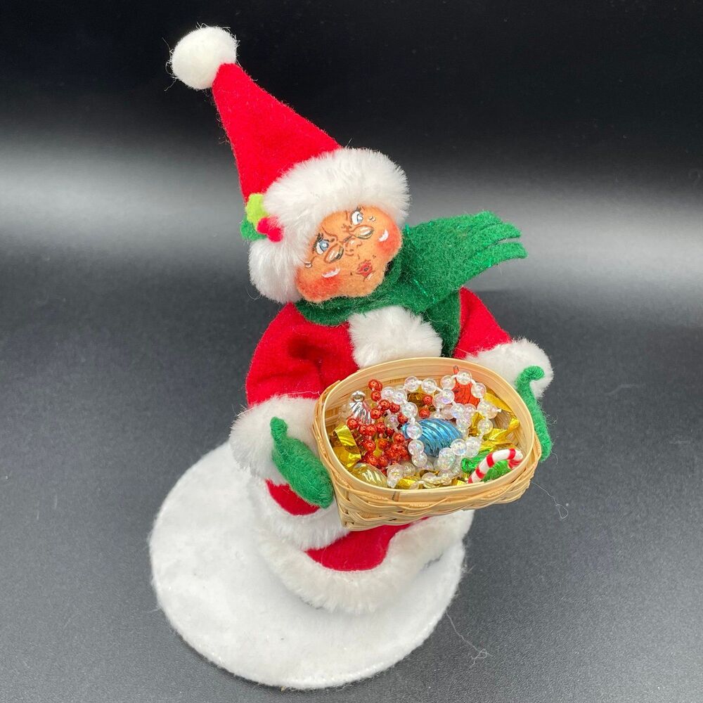 Vintage 2003 Annalee Dolls Mrs. Santa Claus Carrying Basket Christmas Decoration